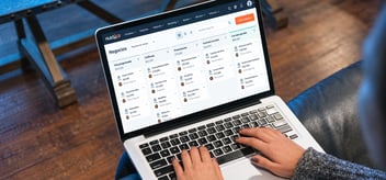 ¿Cómo trabajamos con nuestros clientes en Pera y Manzanas?